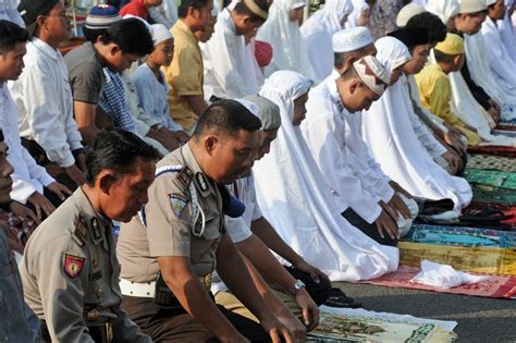  Orthodox Islam and the Indonesian State: Exploring the Interplay of Religion and Politics - Un voyage fascinant dans les profondeurs de la société indonésienne et une réflexion poignante sur la nature du pouvoir